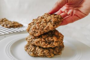 Healthy Oatmeal Breakfast Cookies || Life Above the Clouds