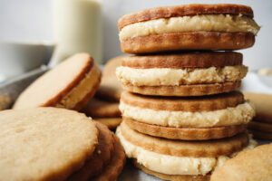 Maple Cream Sandwich Cookies || Life Above the Clouds